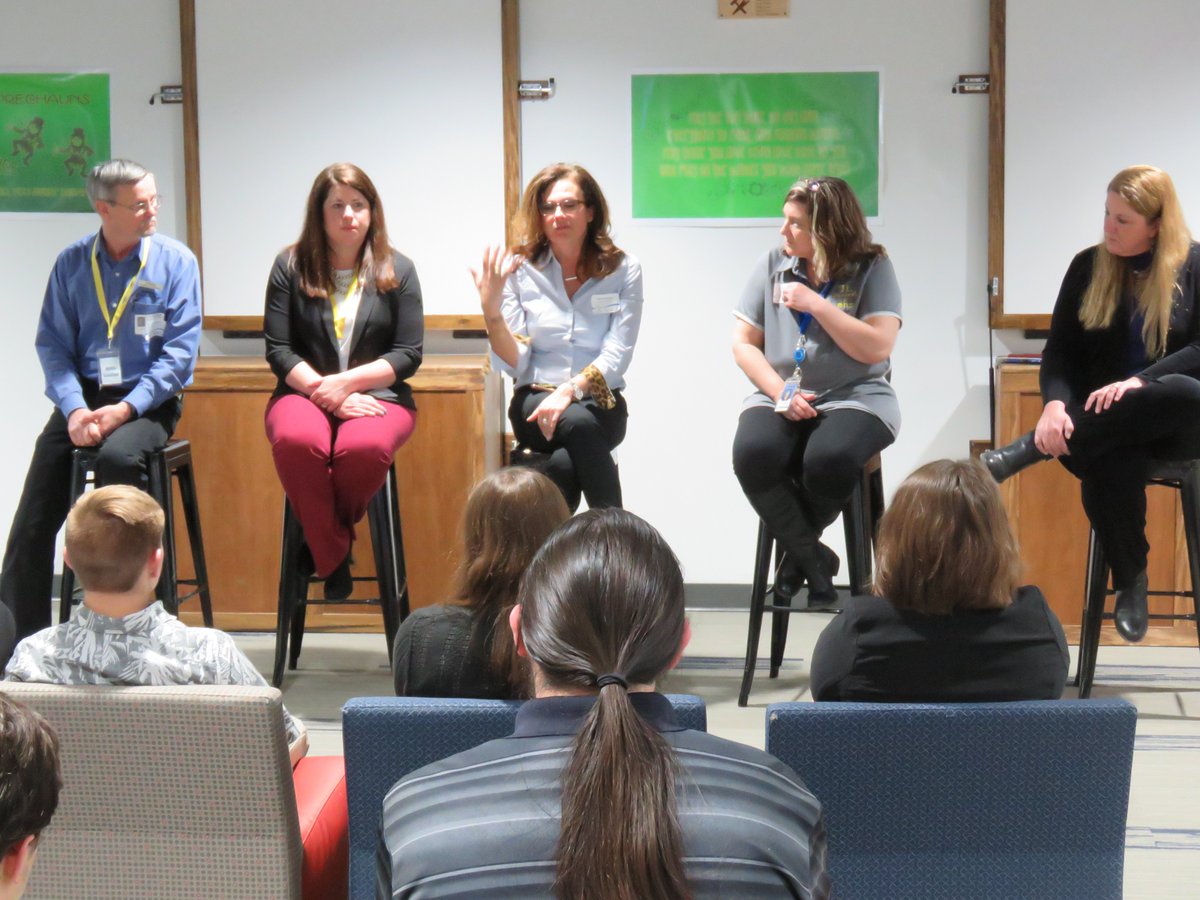 MHSITAcademy's tweet photo. Business professionals sharing in a panel discussion on employability with our IT Academy Juniors.  @PKWARE @CitizensBankWI @LaughlinAgency @BiblioMukwonago @MASDITDept https://t.co/kSRQeIO4SI