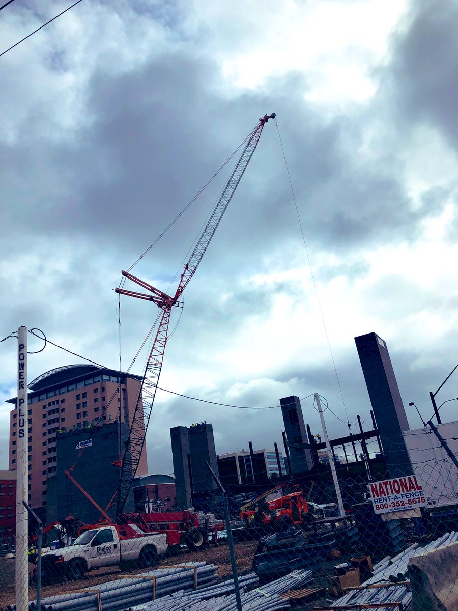 eatinglasvegas's tweet photo. It’s great to see cranes rising on the downtown #LasVegas skyline these days. #progress #buildingboom @CityOfLasVegas #DTLV https://t.co/w42VZp49CJ