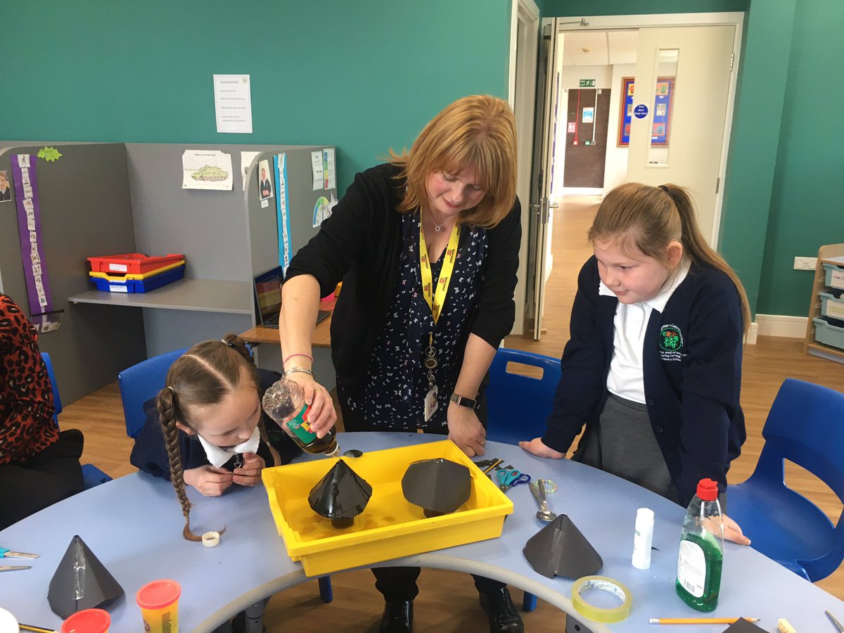 SpringboardSCPS's tweet image. We have been having fun creating an exploding volcano 🌋 and building bridges this afternoon #Springboard #Springcottagescience #STEM