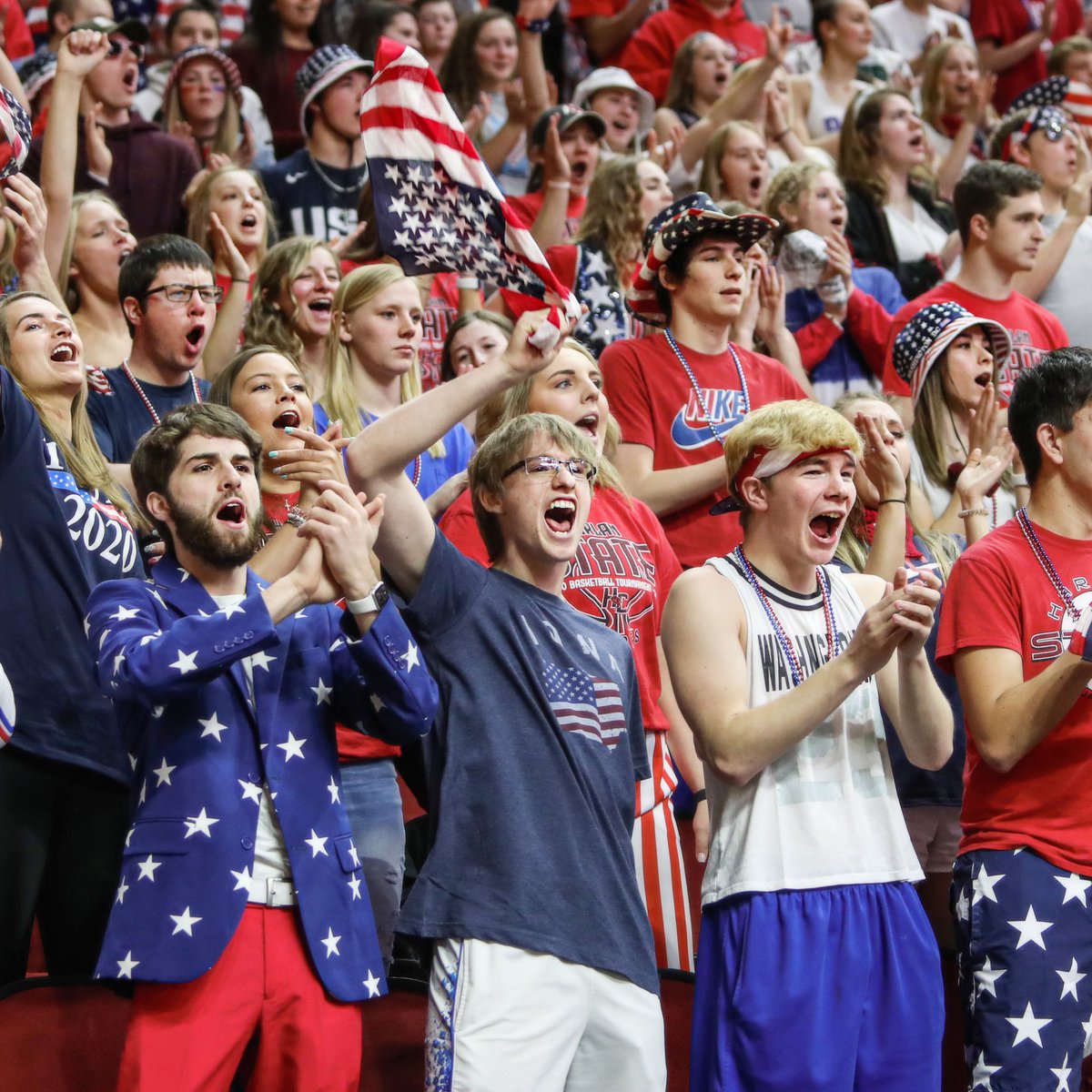 CaseysCenter's tweet photo. Always love a good student section! You guys make #wellsfargoarena come alive. #iahsbkb 
📸: @ReeseStrickland https://t.co/BxOJQQs304