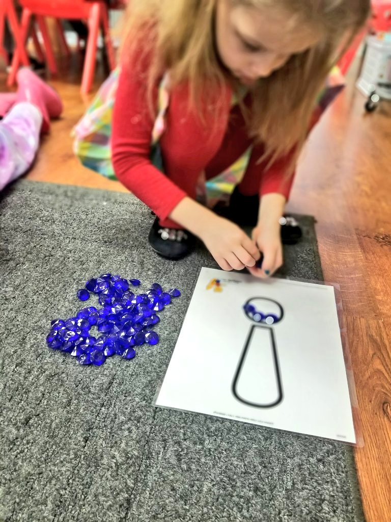 MsCarrie_LPS's tweet photo. Introduced the period and exclamation point today! We're writing them, building them, and finding them as we read!😁 https://t.co/Bb4OrrjBXB