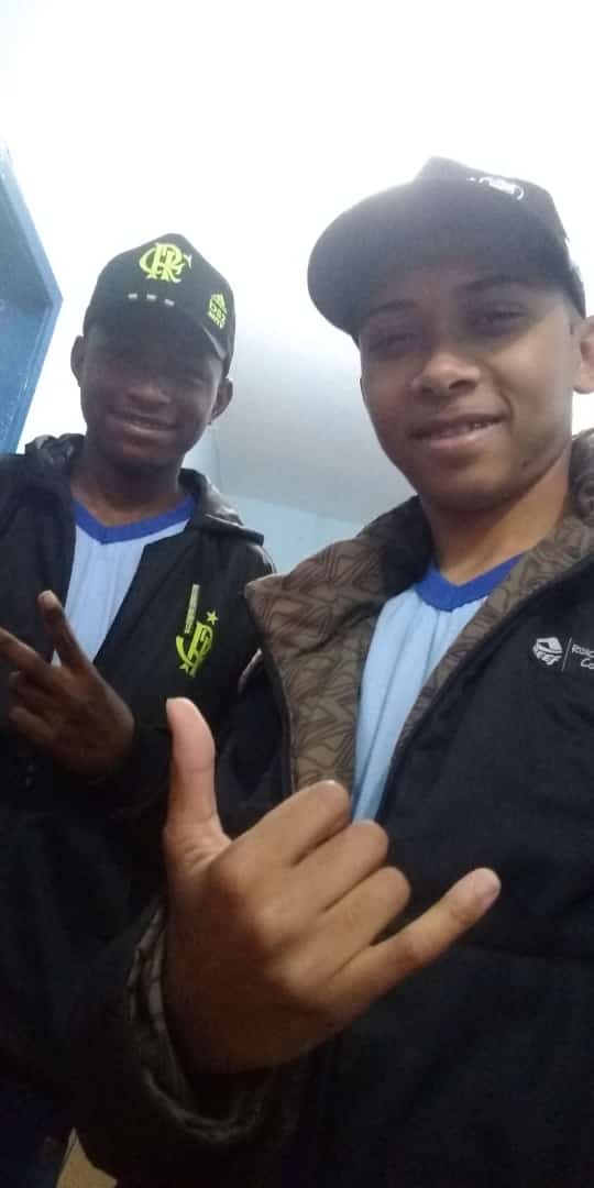 TddJhonata's tweet photo. Feliz aniversário, amigo irmão! Você sabe que sempre poderá contar comigo para tudo, seja nos momentos mais difíceis ou nos melhores. Eu te dou parabéns não só por estar completando mais um ano de vida, mas por ser o irmão de coração que eu sempre posso contar! https://t.co/hByjb4GKdY