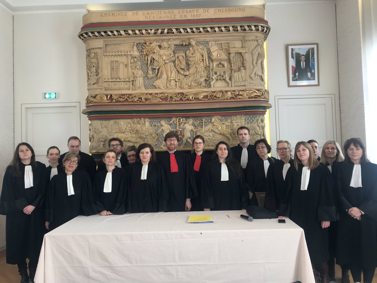 Le 12 mars (jour de marché) poursuite des #consultationsgratuites dans les locaux du barreau de Cherbourg (18 rue des tribunaux, inscription au stand du barreau sur le marché ou au 0233942315) #Retraites <a href="/NBelloubet/">Nicole Belloubet</a> <a href="/CNBarreaux/">Conseil national des barreaux - les avocats</a> <a href="/CNBFrance/">CNBF</a> <a href="/EmmanuelMacron/">Emmanuel Macron</a>