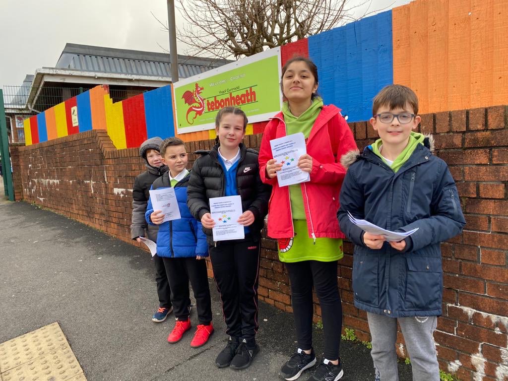 Stebonheath4's tweet photo. Our school council were out today tackling late arrivals to school! #lategate https://t.co/AcIF9Kywgl