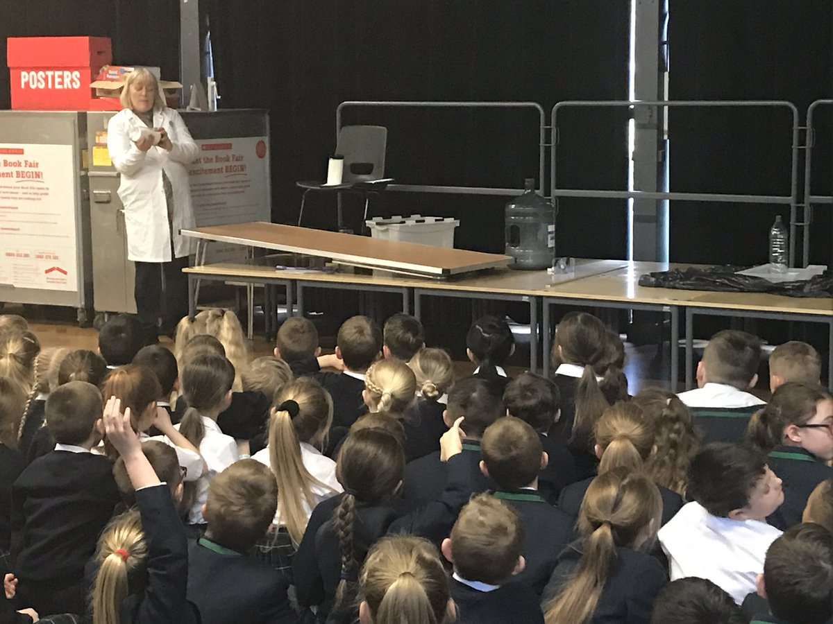 VIPSAylesford's tweet photo. School assembly - watching experiments as part of science week #scienceweek2020 #qualityofeducation #bringingsciencealive https://t.co/JkSt2Exu0j