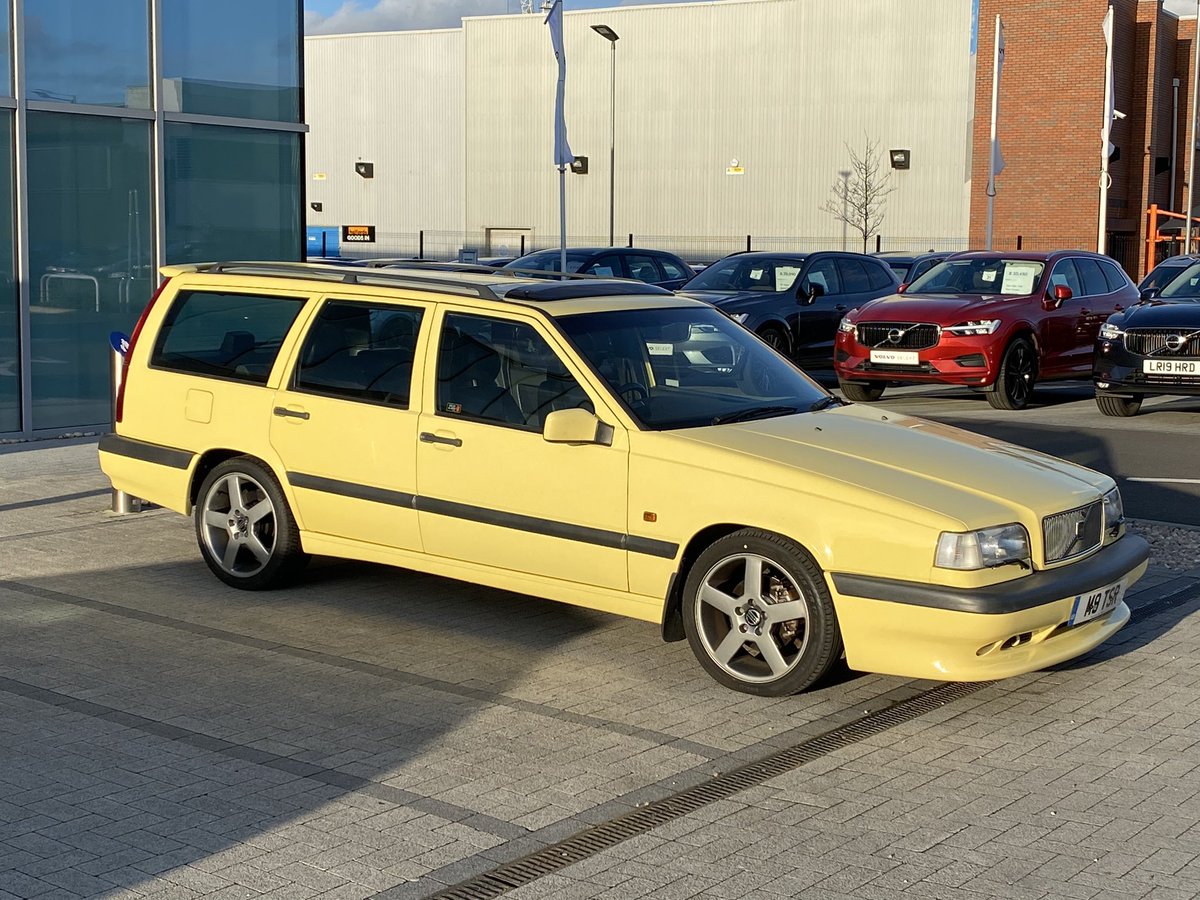 Always a joy to drive @VolvoCarUK #heritagefleet #850t5r #gulyellow