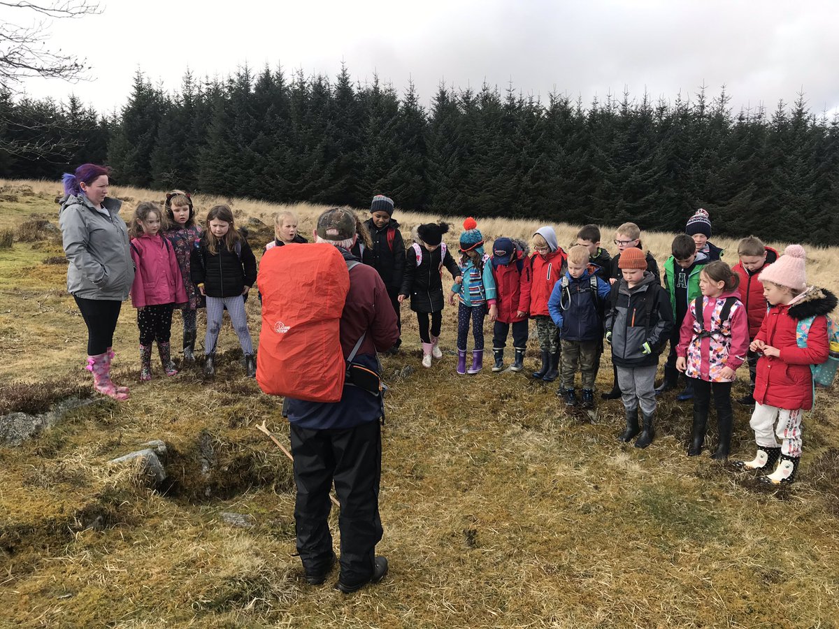 Year 3 had a brilliant time on Dartmoor today! Bob, our guide, shared lots of interesting facts and taught us all about the Bronze Age people of Dartmoor. The sunshine also appeared for us too!☀️🥾🍁 #pomphlett #outdoorlearning #dartmoor