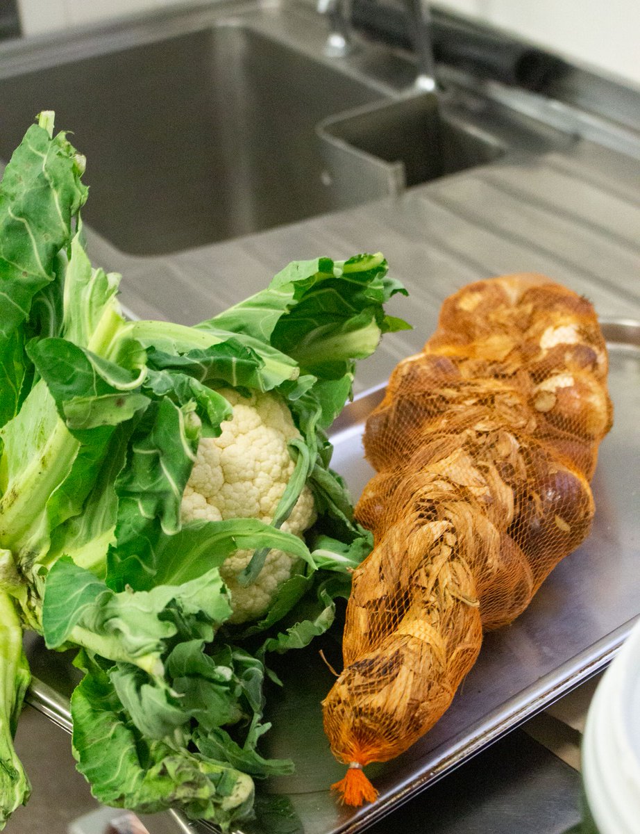 Some amazing local produce on display in the kitchen today, a huge thank you to our supplier Fungi Delecti for supplying high quality Fresh Vegetables for all our teams 🥕 👍 #fungidelecti #fungi_delecti #fungi_delecti