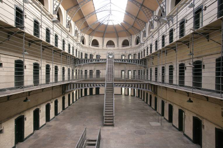 JacobsInnDublin's tweet photo. Step behind bars at the Kilmainham Gaol: Discover the Irish political revolutionaries, prisoners destined for Australia &amp; children who stole food during the Irish Famine who were imprisoned at Kilmainham. Book tickets in advance here > https://t.co/maAQobj5fg ⛓️
📷: opwireland https://t.co/TBp3nnZF9j