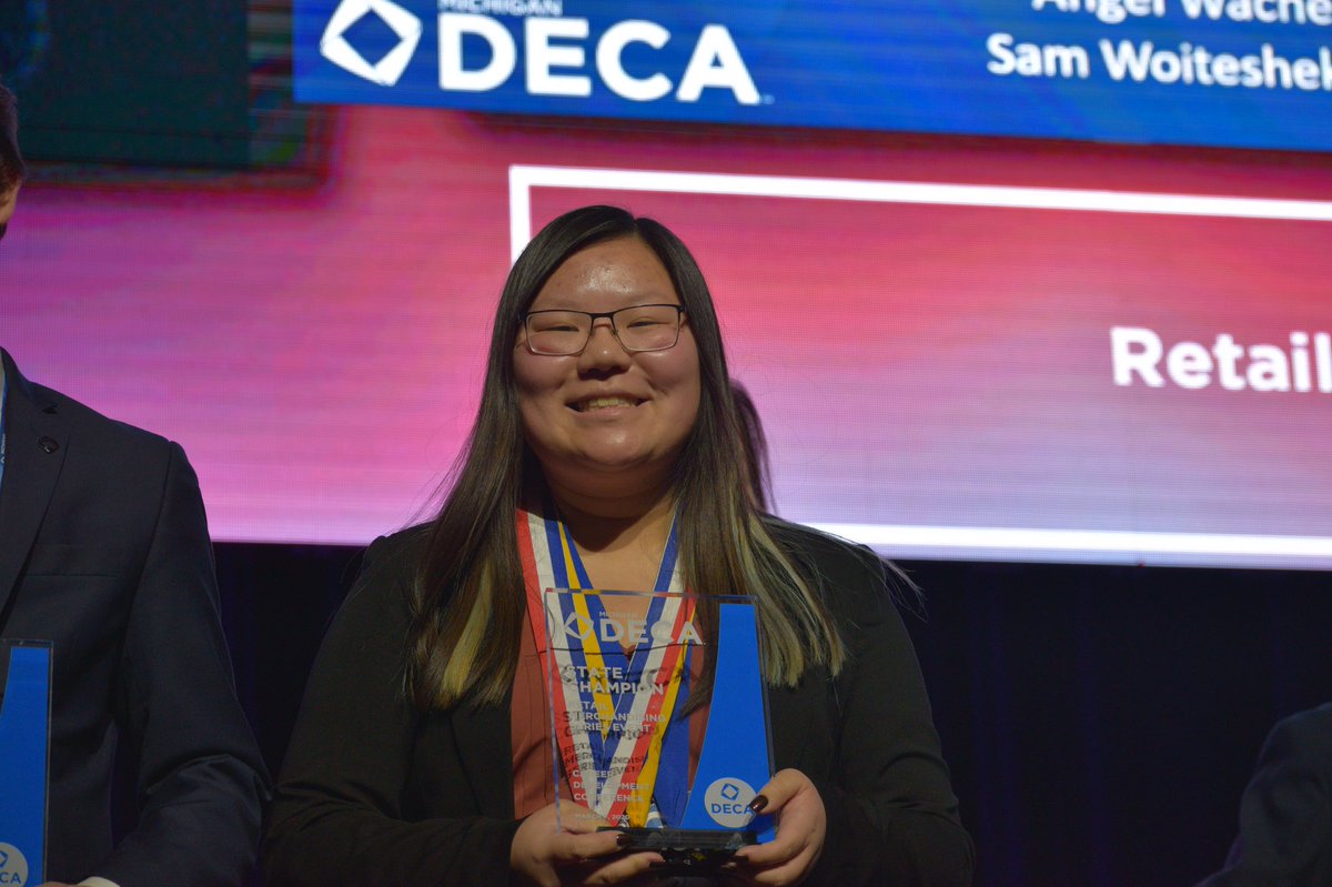 Novi DECA tweet media