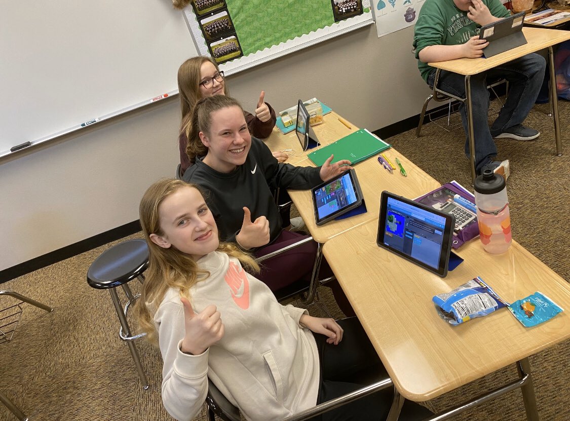 mandanschools's tweet photo. The MMS Classrooms were buzzing for the #MandanHourOfCode. Mr. Long’s class had a blast! https://t.co/bxMvYEbrEQ