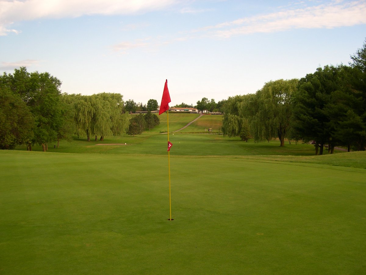 GlenEagleGolf's tweet photo. What is your favorite 18 hole layout at Glen Eagle?
Red to Blue, 
Blue to Yellow, 
Yellow to Red, 
the Original 18.

Comment with your choice of 18 hole rotation. https://t.co/mHfoXx38Fa