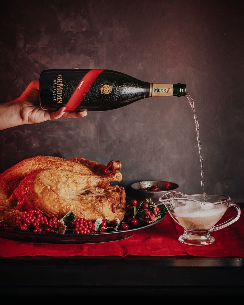 Dare to pair differently! 🍾🦃 
#champagnelovers #champagnedifferently