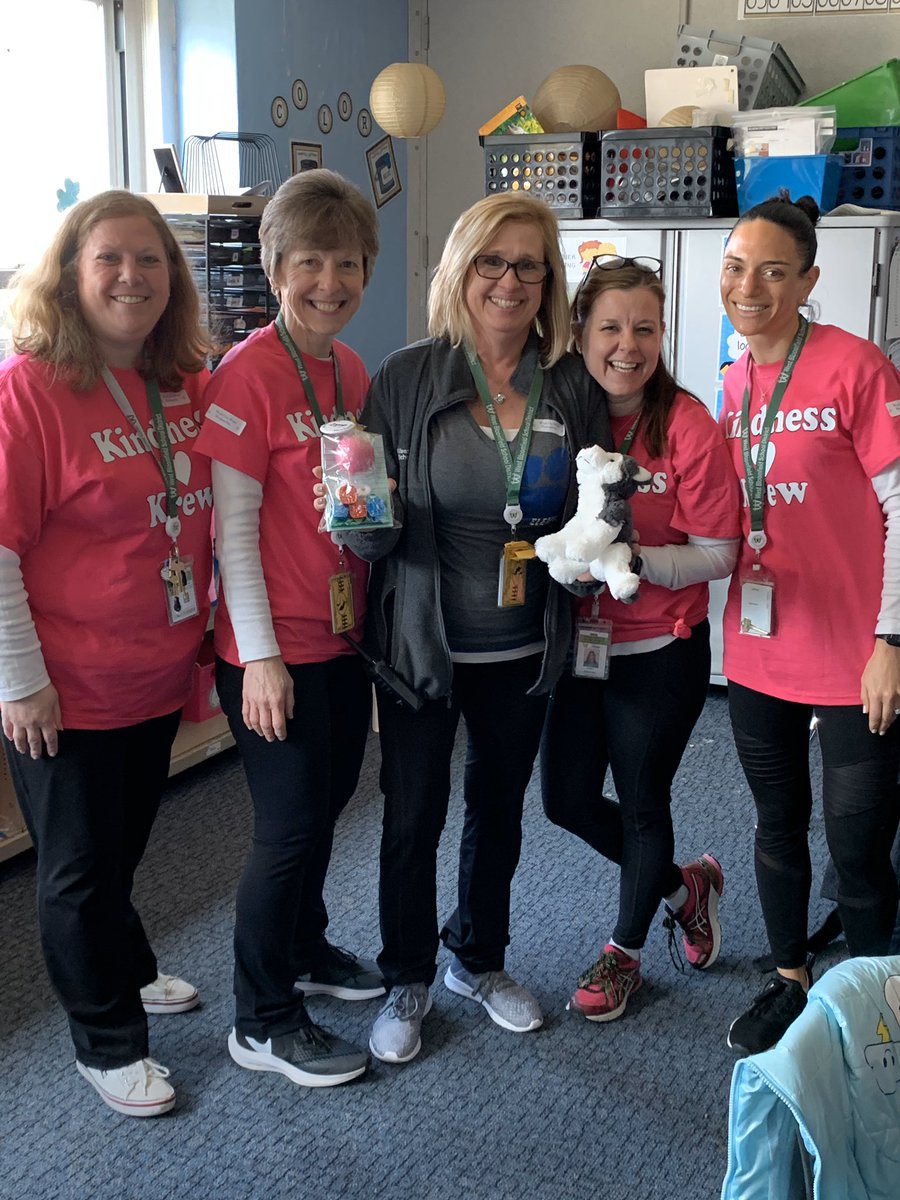 Mrs. Borycz is our RooseveltTop Dog this week!We appreciate all that she does for our school. Mrs. Borycz is always willing to step in and help. <a href="/WBSDHuskies/">Roosevelt</a> <a href="/wbloomfieldschl/">wbloomfieldschl⚓️</a> #roosevelt2020