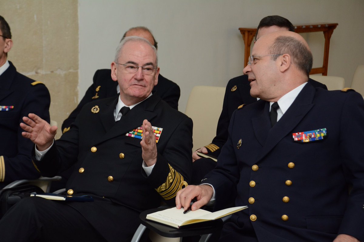 En Espagne, avec mon homologue l’amiral López Calderón. L’<a href="/Armada_esp/">Armada</a> est un partenaire de confiance, de la Méditerranée au Golfe de Guinée. Sa frégate Blas de Lezo est actuellement intégrée au groupe aéronaval, actuellement en Atlantique.