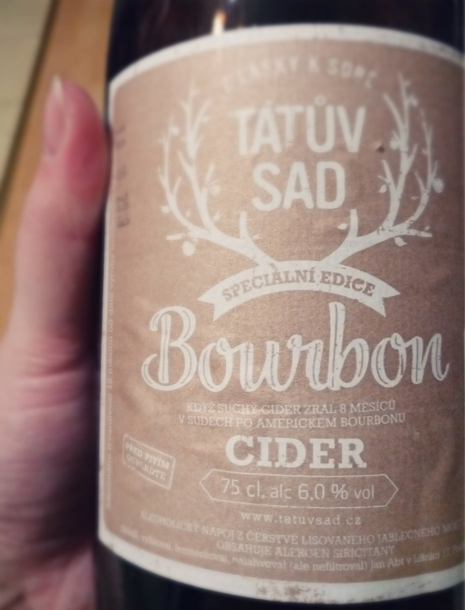 CAMOSSka's tweet photo. Myšlenka zajímavá, provedení "mošt zalitý levnou whisky".
I tak jsem to vyžahla.
#StopThinkingStartDrinking https://t.co/69WkjUXMft