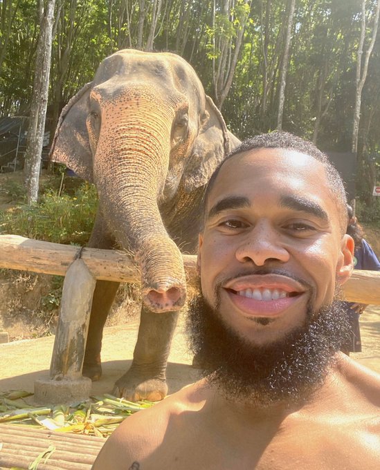 Rickstarrrig_'s tweet photo. Everybody say good mornin to my new gf Petunia😘🐘 https://t.co/9XFllpcYNU