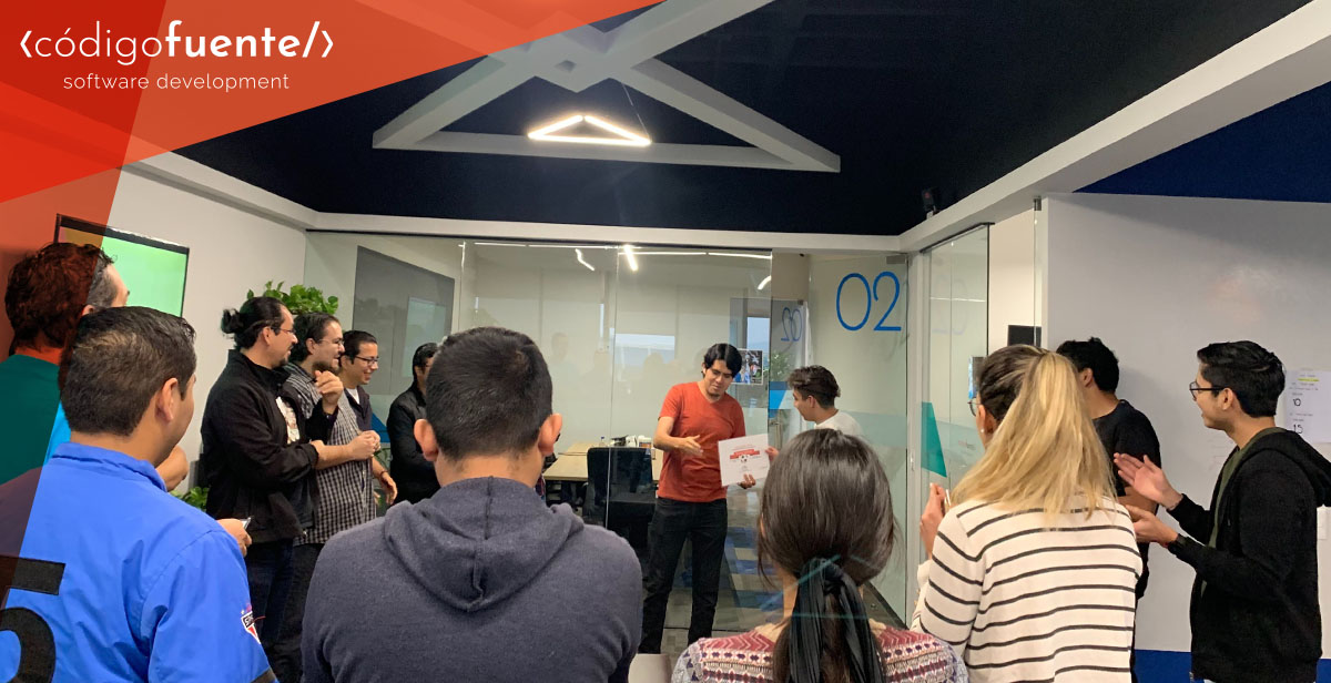 CodigoSoftware's tweet photo. Después de una gran final, nuestro embajador @RedRbrt entregó los premios a los ganadores del torneo de FIFA de Código Fuente. ¡Felicidades @ToCasillas @WichO_SzR y @roo_zel ! 
#developingthefuture #softwaredevelopment #mexico #queretaro https://t.co/BJMpLm2NWO