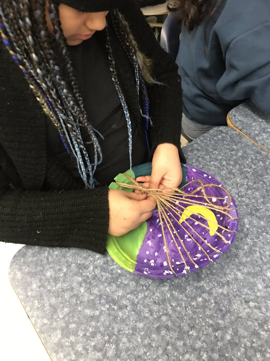 ms_aaraki's tweet photo. Tree weaving fun! Getting our looms ready 🤗 https://t.co/ilmp7LGybq