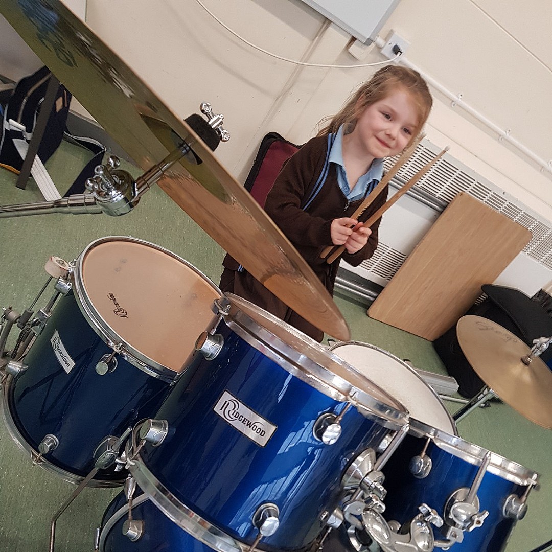 sammusicservice's tweet photo. Well done to our fantastic musicians Ben, Elsie and Roseanna at Blackthorns Community Primary Academy - Performing can be a fun part of learning a musical instrument and we always encourage playing in assemblies! 
@BlackthornsPri  #drums #music #performance #sammusicservice https://t.co/IVTJ0f12jM