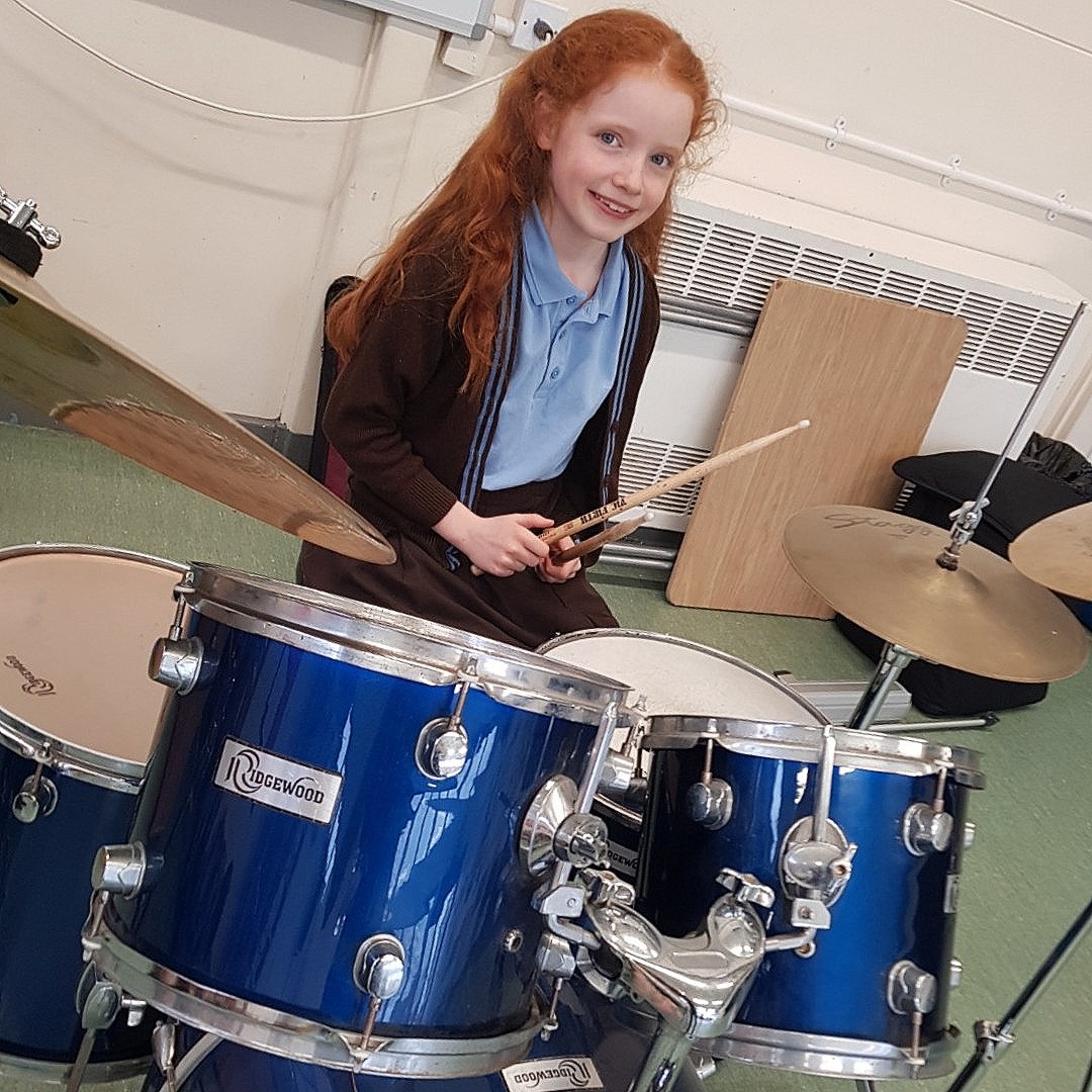 sammusicservice's tweet photo. Well done to our fantastic musicians Ben, Elsie and Roseanna at Blackthorns Community Primary Academy - Performing can be a fun part of learning a musical instrument and we always encourage playing in assemblies! 
@BlackthornsPri  #drums #music #performance #sammusicservice https://t.co/IVTJ0f12jM