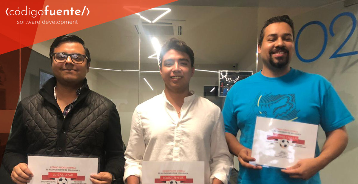 CodigoSoftware's tweet photo. Después de una gran final, nuestro embajador @RedRbrt entregó los premios a los ganadores del torneo de FIFA de Código Fuente. ¡Felicidades @ToCasillas @WichO_SzR y @roo_zel ! 
#developingthefuture #softwaredevelopment #mexico #queretaro https://t.co/BJMpLm2NWO