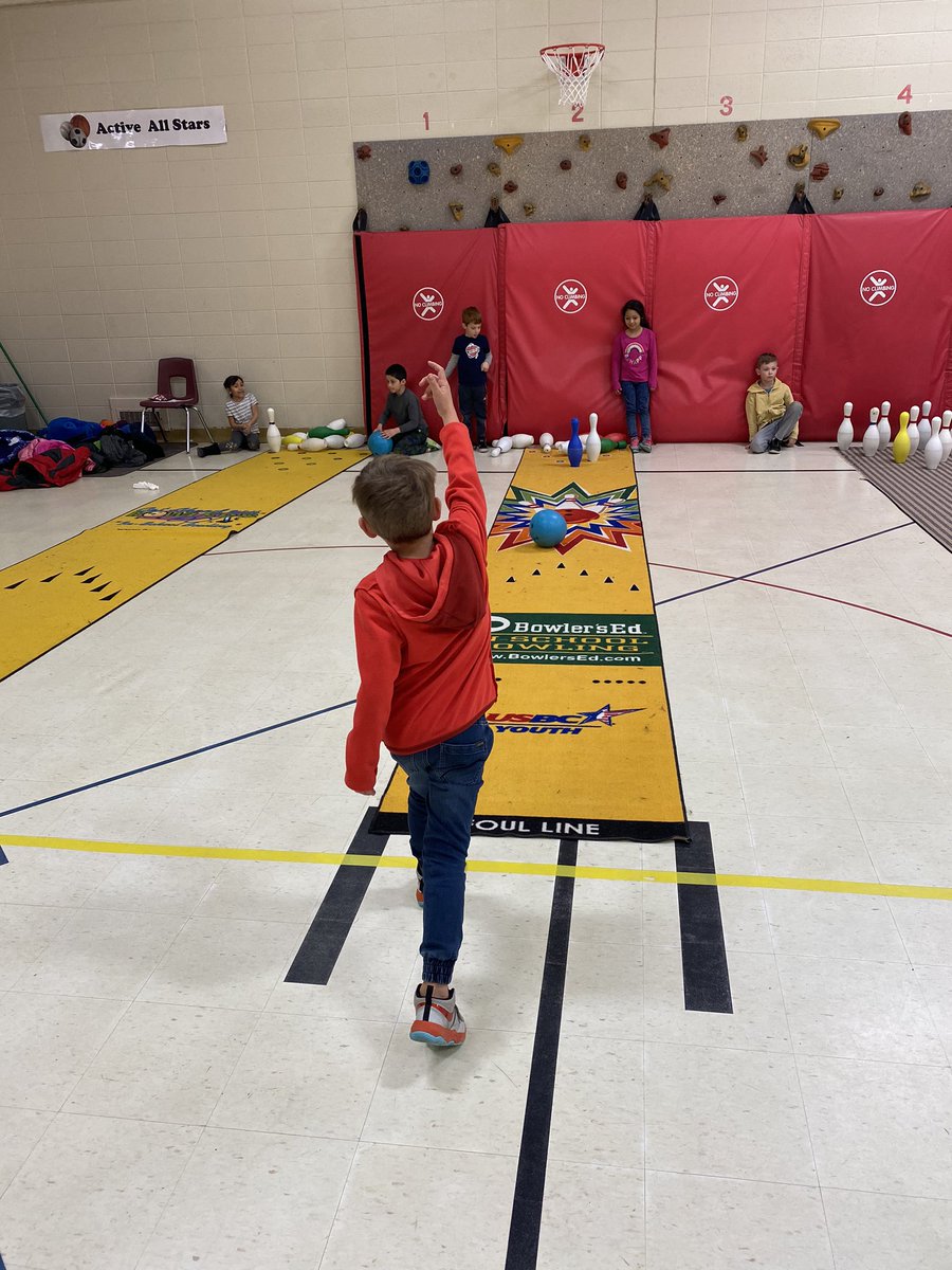 KurtzPe's tweet photo. @mrszkurtz1st has some very good bowlers! 👍🏻 https://t.co/YK6bs5hUv4