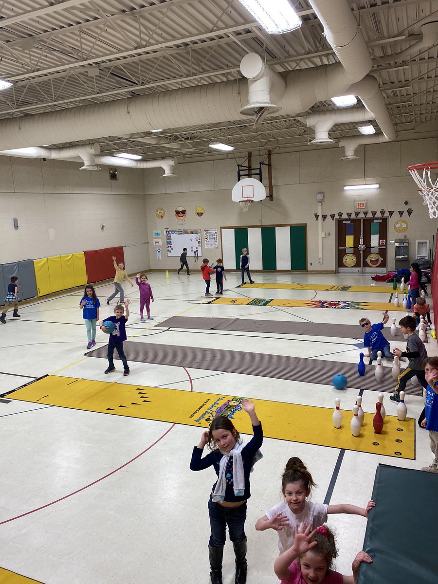 KurtzPe's tweet photo. @mrszkurtz1st has some very good bowlers! 👍🏻 https://t.co/YK6bs5hUv4