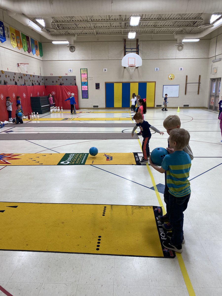 KurtzPe's tweet photo. @mrszkurtz1st has some very good bowlers! 👍🏻 https://t.co/YK6bs5hUv4