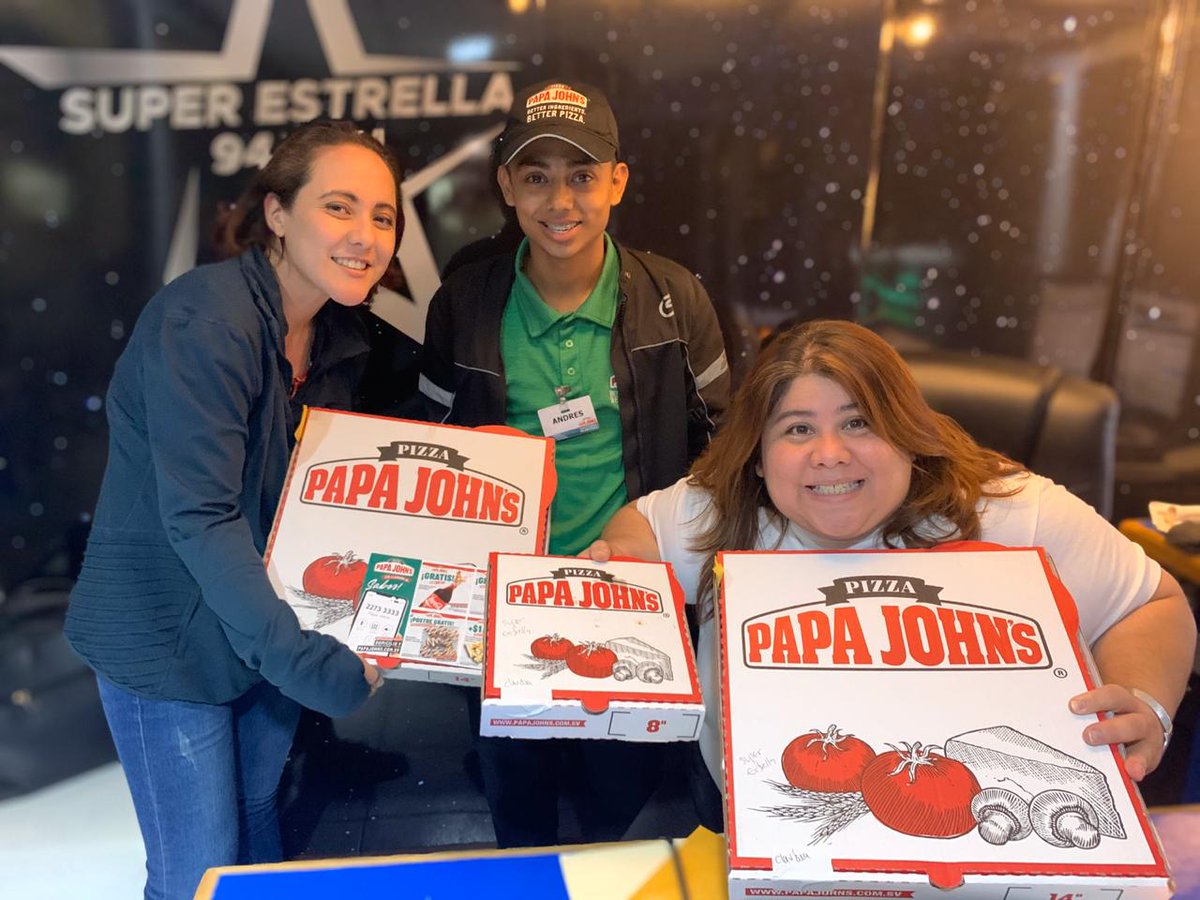 Los miércoles son de oficina del día gracias a Papa Johns 😁😋🍕🍕🍕