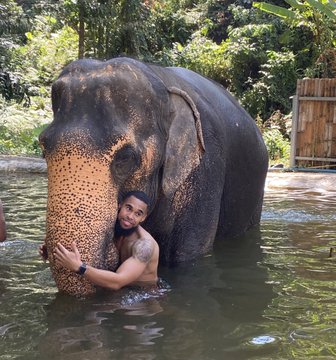 Rickstarrrig_'s tweet photo. Here’s more wedding photos of me and bae 😚🐘🤗 https://t.co/aVdAvXc60j