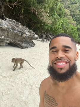 Rickstarrrig_'s tweet photo. How many monkeys y’all see 🐒👀 https://t.co/sh8uFWK5mG