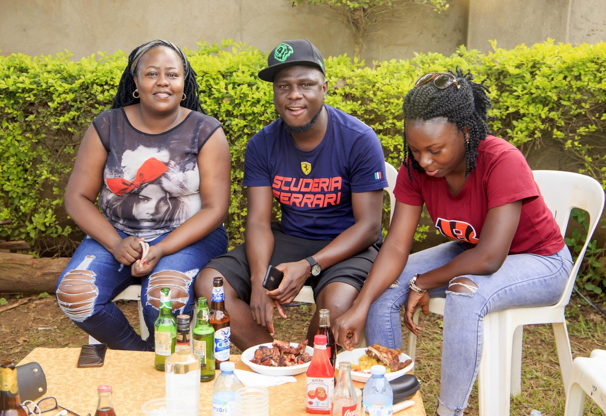 The_RoastHouse's tweet photo. With meat that tasty and a crowd that dope 😎......
All people could do is smile , laugh and enjoy the day to the fullest. https://t.co/2jcmMaXFO7