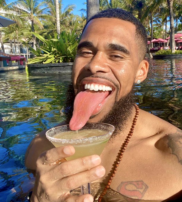 Rickstarrrig_'s tweet photo. Y’all like martinis shaken or stirred 🤪 https://t.co/VN7NHhfIcK