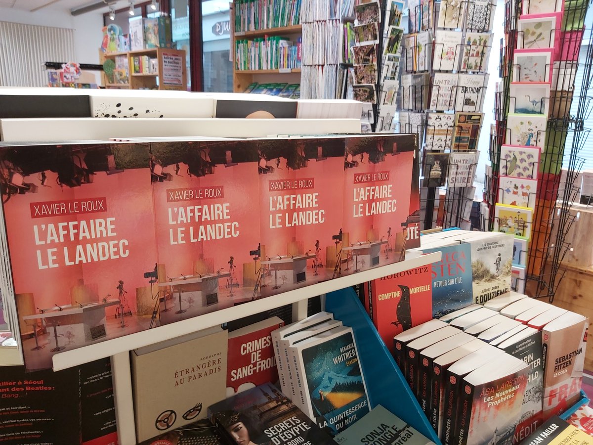 XLR_livres's tweet photo. [Roman disponible à la vente !] Filez à la librairie et découvrez ce livre où sont mêlés #médias, #politiques, et #secrets à la pelle !📌📚Il est disponible partout en #Poitou et en #Bretagne ! https://t.co/d6sDck5KWE