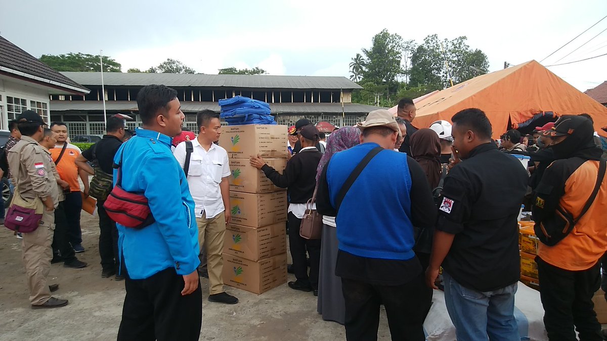 Sedikit berbagi untuk korban terdampak gempa di kec. kabandungan kabupaten sukabumi, dan suport untuk saudara2 yg berjuang untuk memulihkan wilayah terdampak, smoga lekas mambaik seperti sedia kala... #Prayforsukabumi