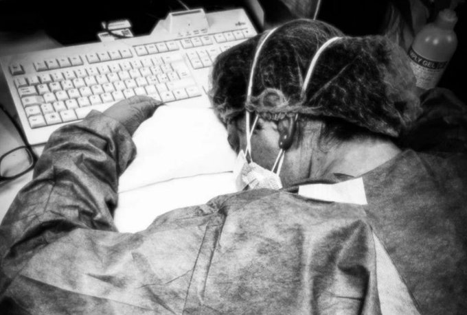 john_hooper's tweet photo. 1/ Every crisis spawns a hero - or heroine. This is Elena Pagliarini a nurse at a hospital in Cremona who fell asleep exhausted in full protective gear and, because of this picture taken by a colleague, has become the symbol of Italy's battle with #COVID19. https://t.co/PAnpuDAJEV
