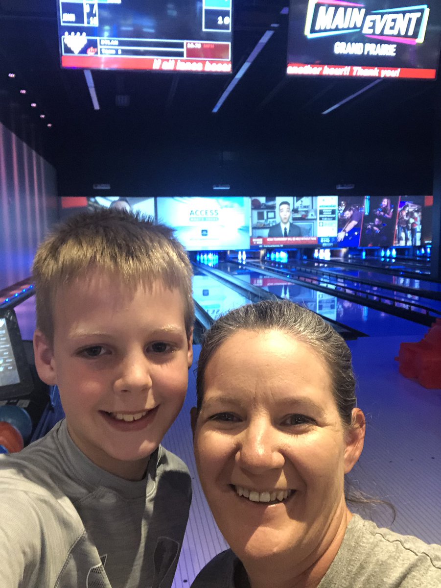coachhaltom's tweet photo. So what do you do on your day off? We decided to go bowling!!!
#needice https://t.co/XYm9I2yMJD