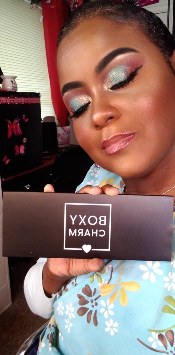 BBeauty1974's tweet photo. Hello my Beautiful Friends 🙋🏽♀️👋🏾🤩 Today's look created using the @boxycharm Hello Charmers eyeshadow palette! #makeup #boxybabe #boxycharm #boxycharmer #makeuplook #makeupaddict https://t.co/FH6uP6UKkO