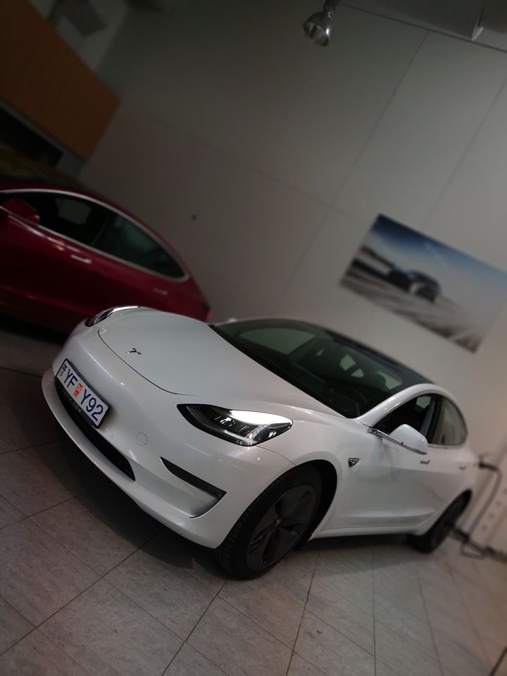 enn_nafnlaus's tweet image. After years of waiting, I picked up Syndargæðingurinn today. The local Tesla group collected money to buy them all candy and baked goods, and we donated the extra to a children&apos;s hospital. The staff was awesome, and the car was all ready for delivery. #TeslaDeliveryIssues