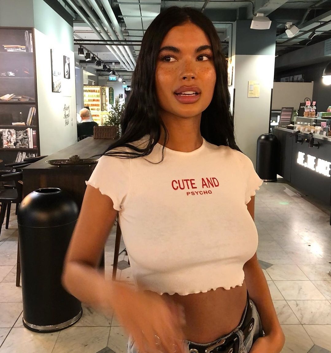 BOBBiTHATBITCH's tweet photo. follow limit truly do be a bitch and i have tantrums if i'm not followed back fast enough, so quote rt this with your favorite pick-up line &amp; lms for a dm (else i'll side eye you like i am in this pic) 🍒 https://t.co/ufyNFFXDGU