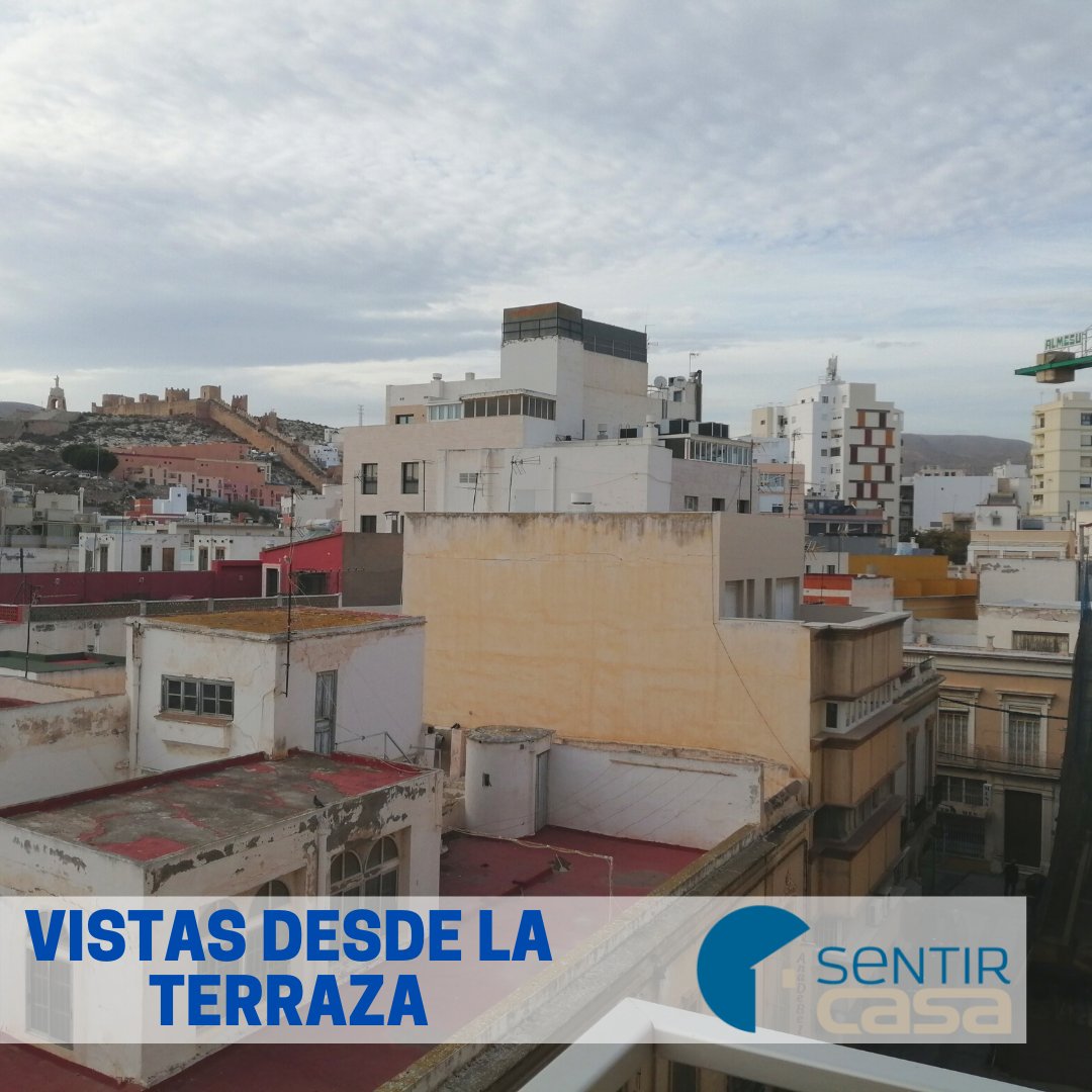SentirCasa's tweet photo. 💥 𝗣𝗜𝗦𝗢 𝗘𝗡 𝗘𝗟 𝗣𝗔𝗦𝗘𝗢 𝗗𝗘 #𝗔𝗟𝗠𝗘𝗥𝗜́𝗔💥

Vive en una gran vivienda en una de las mejores zonas con vistas a La 𝗔𝗹𝗰𝗮𝘇𝗮𝗯𝗮

📐 +180 m2
📍 #PaseodeAlmería
🛏 4 dormitorios
🚽 2 baños
🏷️ Ref SC00101

ℹ Más info: https://t.co/flUphfxKkR

#inmobiliariaalmeria https://t.co/4VpjoId7lP