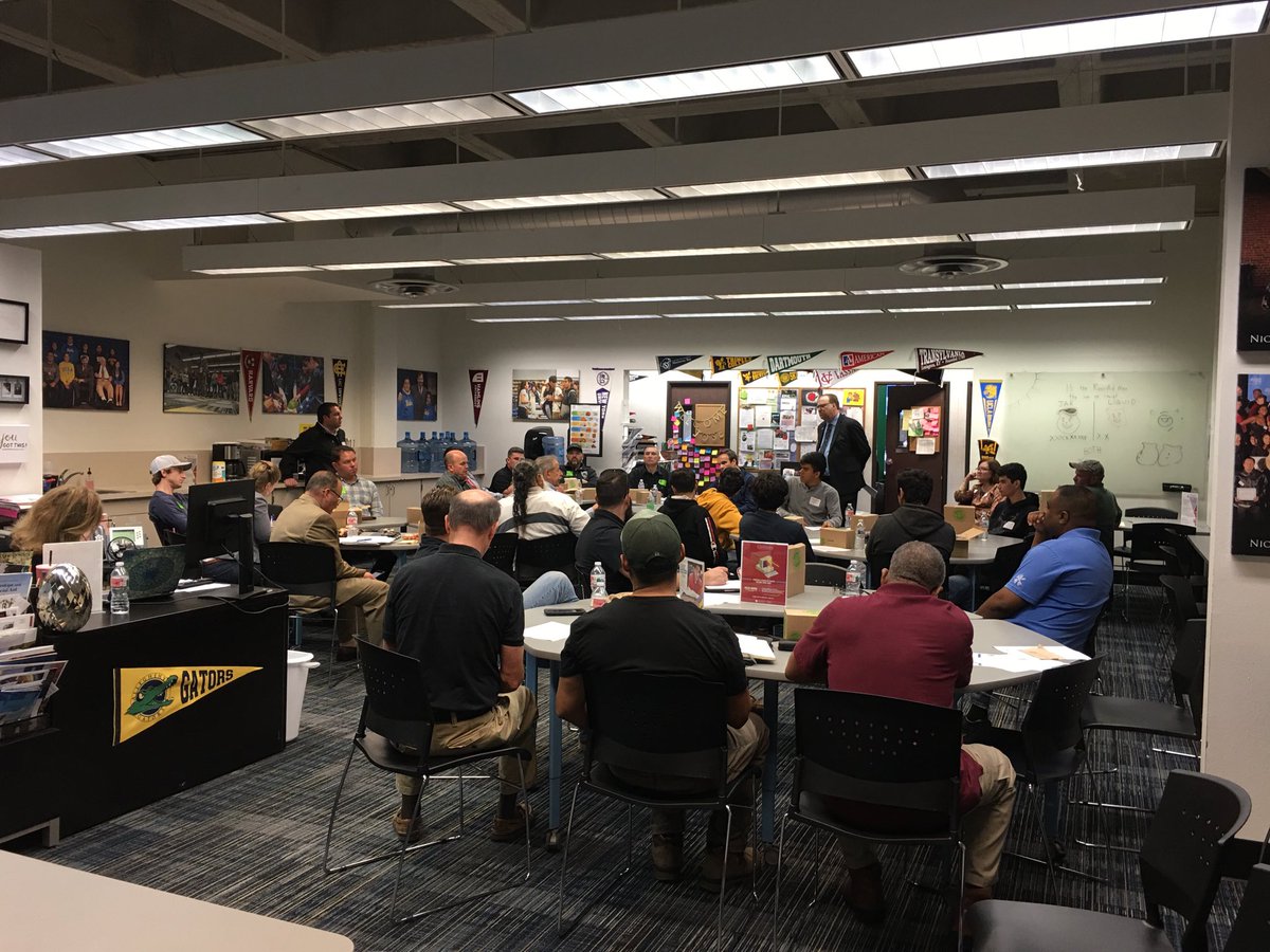 #ctesausd #bettertogether #Wearesausd Great meeting of the minds, Century High School Building Trades Advisory discussing building trades collaboration partnerships !! Moving forward 👍🏽