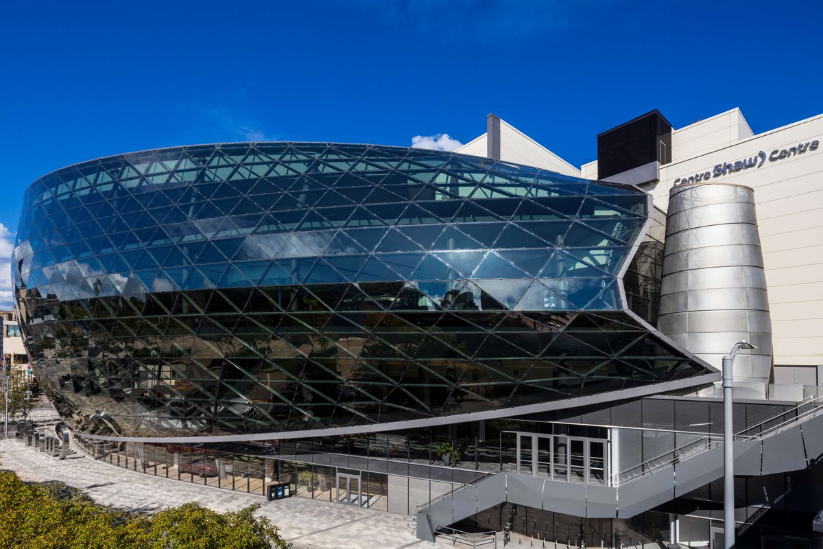 Novum Structures Llc A Unique Feature Is The End Of The Facade Cantilever Beyond The Enclosure Which Creates Quite The Visual Attraction The Facade Utilized Mechanical Fastened Systems The Ff System
