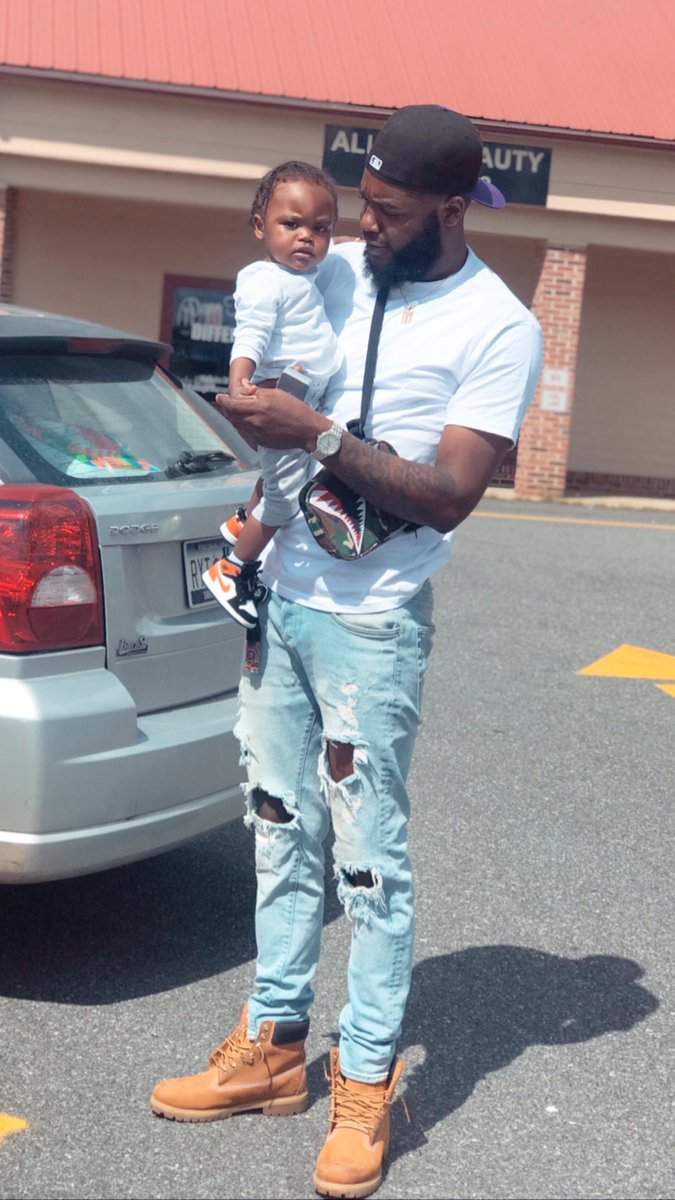LaceUp_Hoe_'s tweet photo. All a nigga can ask for us to see another year . #LLMOTTY #LLGRANNY https://t.co/g73Ve758le