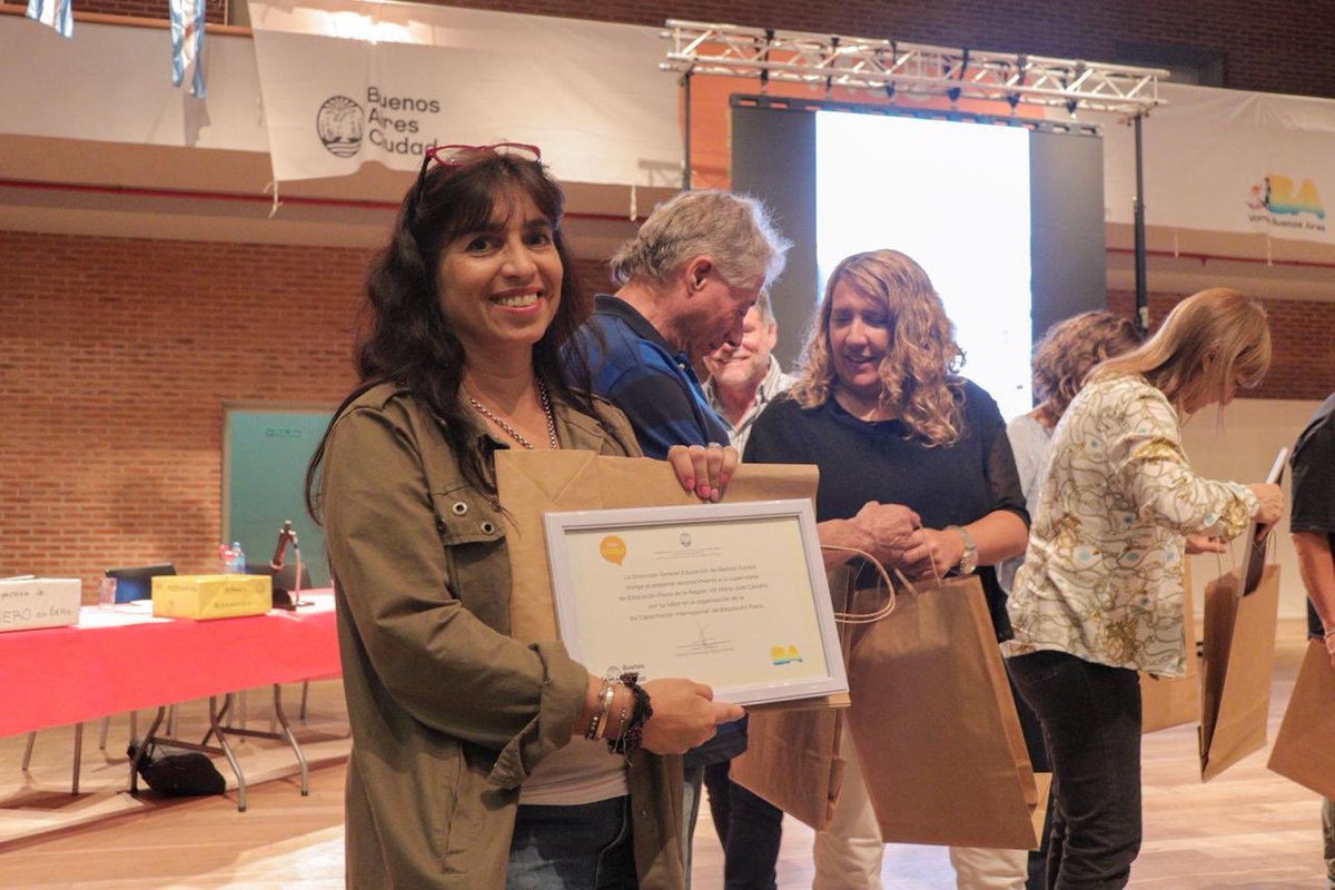¡1° Capacitación Interregional de Educación Física!, en el auditorio del Polo Educativo Saavedra se llevo a cabo un encuentro de formación para los docentes de Educación Física de las escuelas secundarias de la Ciudad.
#ElFuturoEstáEnLaEscuela
#MásEscuela