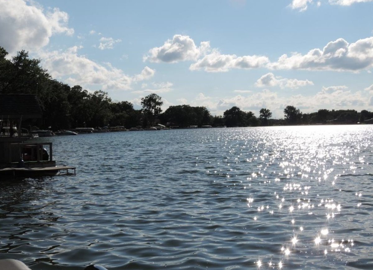 RealtorLindseyB's tweet photo. Who wants to live on a lake? Now is the time buy!!!!! #lakefrontliving #michigan #broadwellhomes https://t.co/9PPBk0k8pI