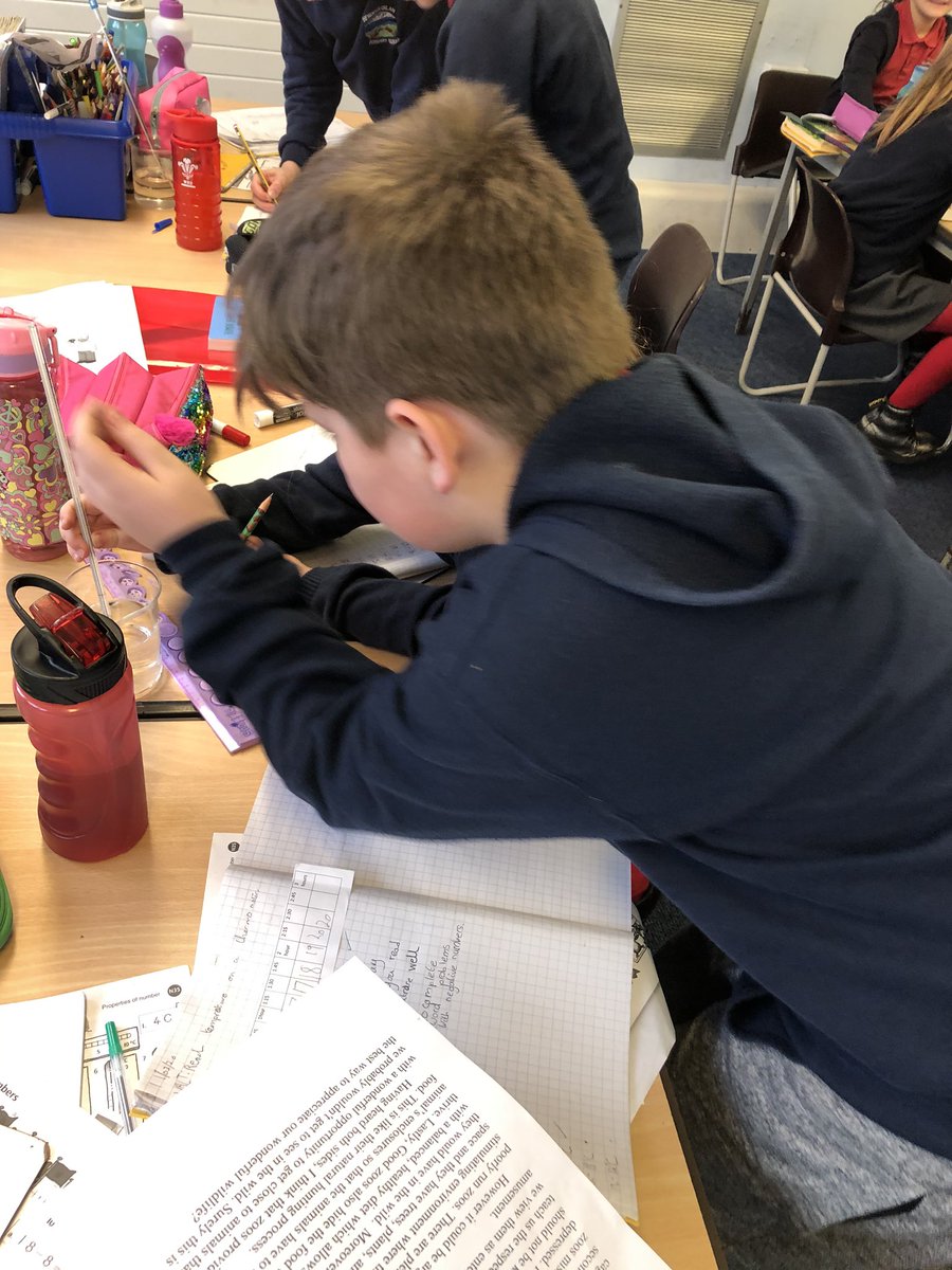 Hendrefoilan's tweet photo. Measuring, recording and graphing the temperature of the water this morning. #Hdfpy4 #hdfpnum https://t.co/gvfpEdbFT3