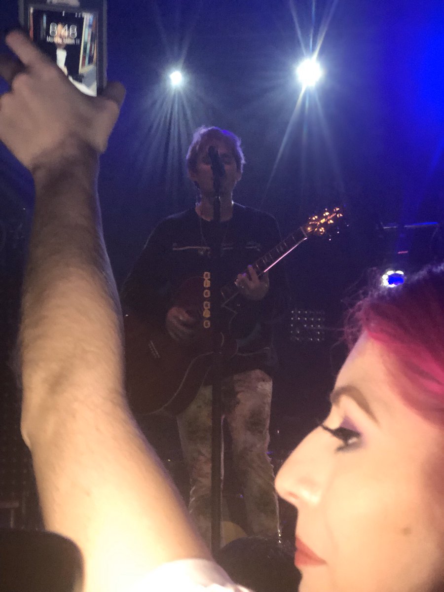 cherryredsam17's tweet photo. I SAW @waterparks FOR THE FIRST TIME A YEAR AGO!!! I WISH I WAS THERE RIGHT NOW!💚 #myfirstwaterparks #streamFANDOM https://t.co/zHC61LZi2V