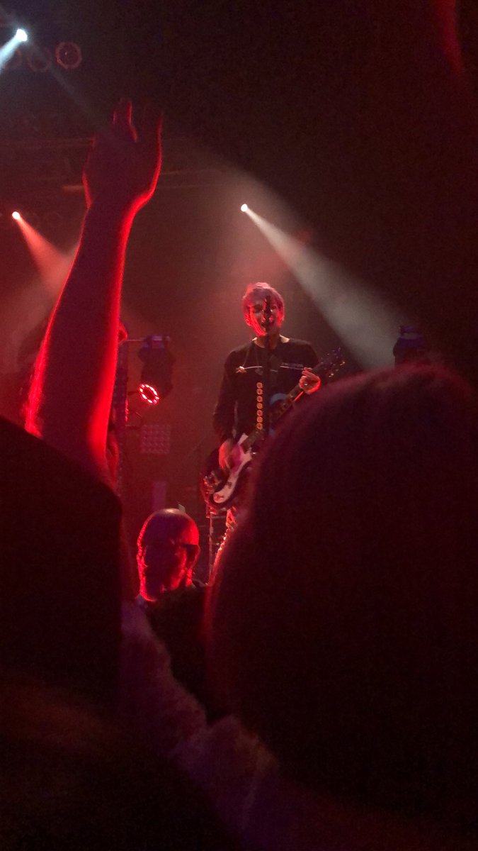 cherryredsam17's tweet photo. I SAW @waterparks FOR THE FIRST TIME A YEAR AGO!!! I WISH I WAS THERE RIGHT NOW!💚 #myfirstwaterparks #streamFANDOM https://t.co/zHC61LZi2V